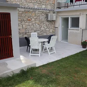 Nika , Pula Croatie